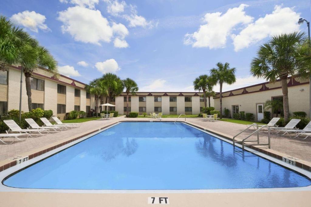 Space Coast Hotel Titusville Eksteriør bilde